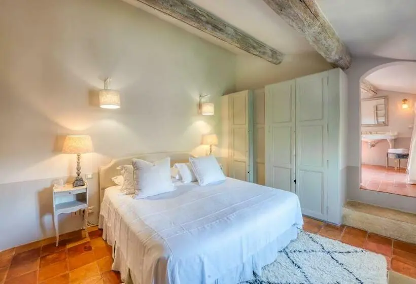 スイート, La Maison Du Village