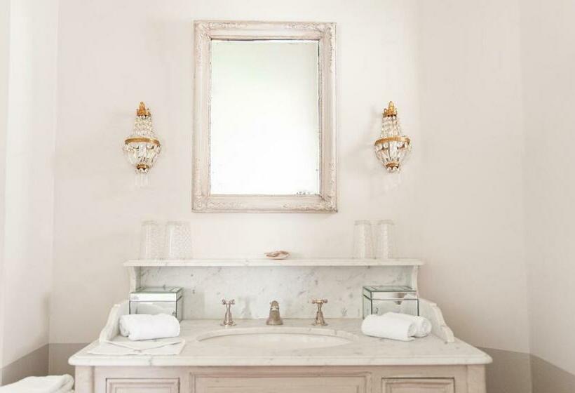 جناح عائلي, La Maison Du Village