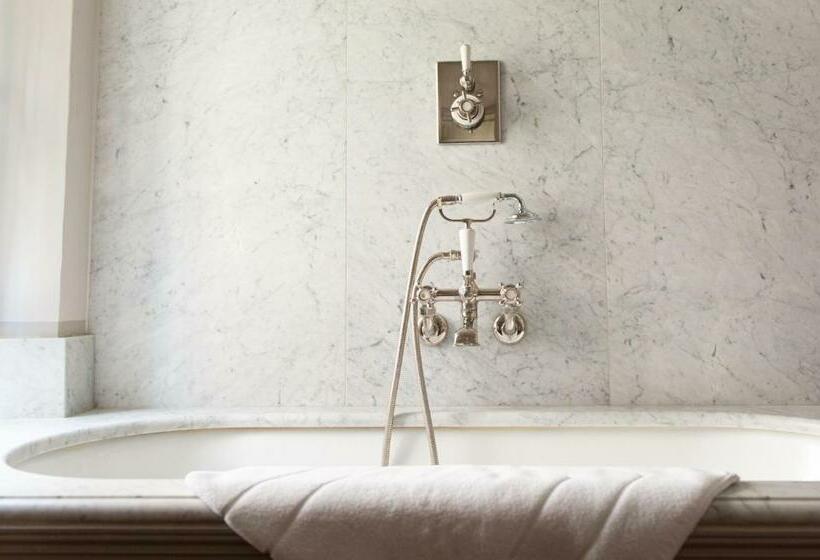 جناح عائلي, La Maison Du Village