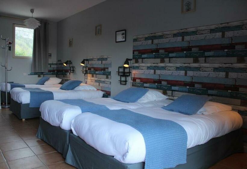 غرفة قياسية رباعية, La Peyrade