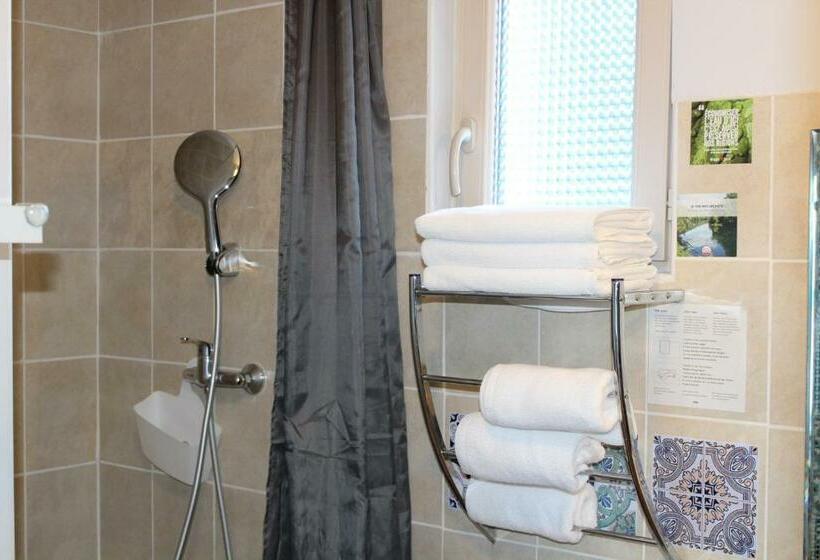 四人标准间, La Peyrade