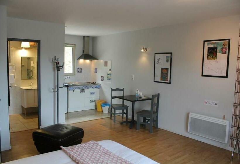 标准间, La Peyrade