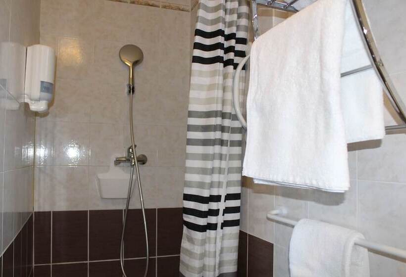 غرفة قياسية, La Peyrade