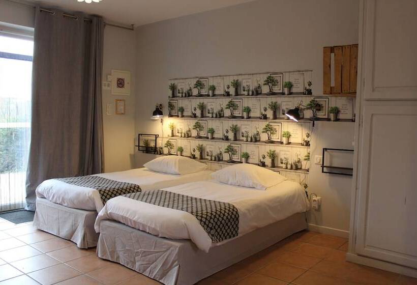 标准三人间, La Peyrade