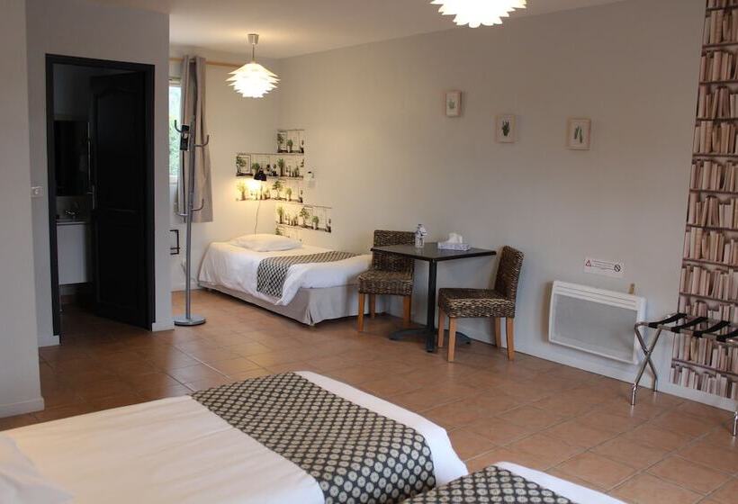 标准三人间, La Peyrade