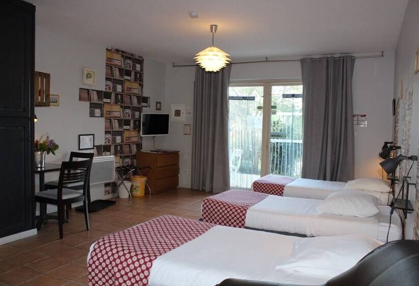 标准三人间, La Peyrade