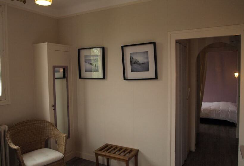 חדר סטנדרט לשלושה, Le Cassini Hôtel Restaurant