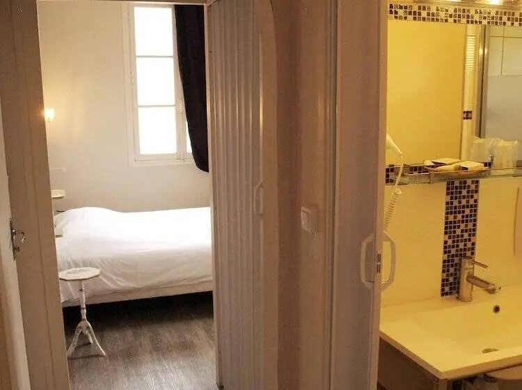 Standard Triple Room, Le Cassini Hôtel Restaurant
