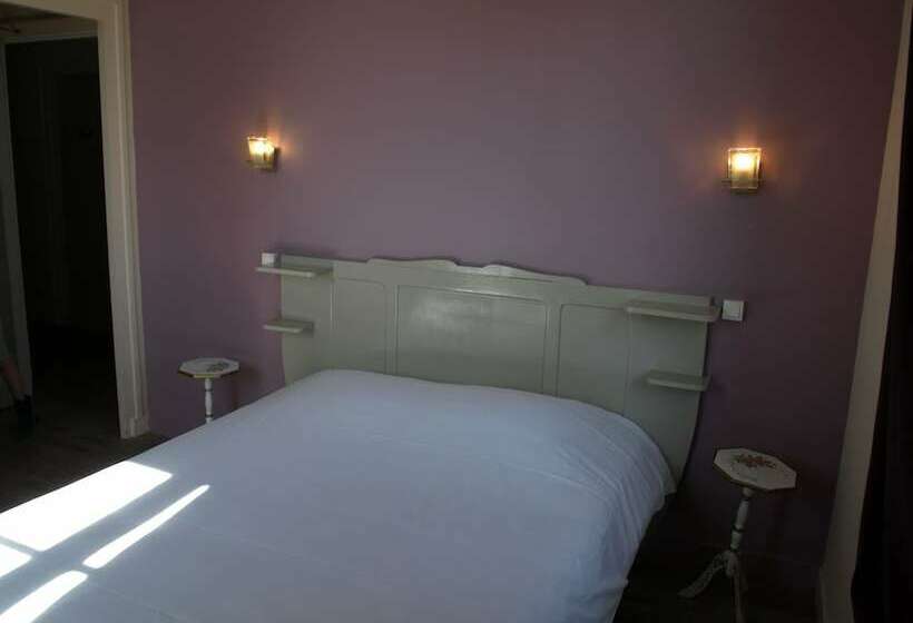 חדר סטנדרט לשלושה, Le Cassini Hôtel Restaurant