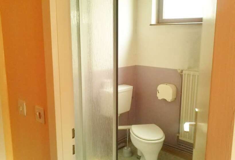 Номер Стандарт, Au Cheval Blanc