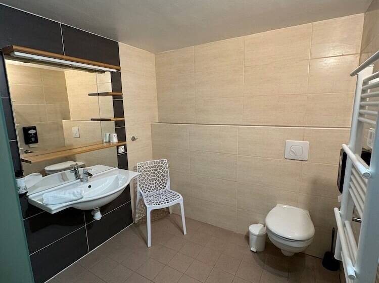 스탠다드 룸, Le Medieval