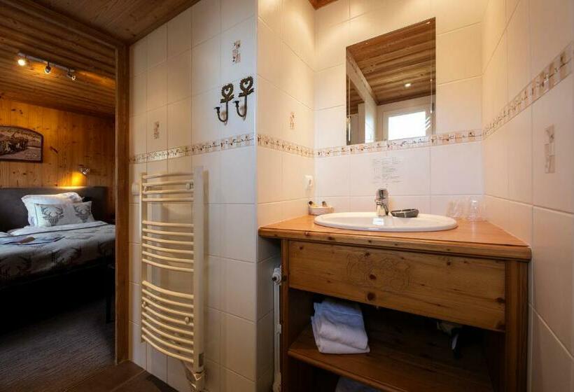 חדר סטנדרט, Hôtel Chalet Les Ecureuils Restaurant, Sauna & Spa Garage