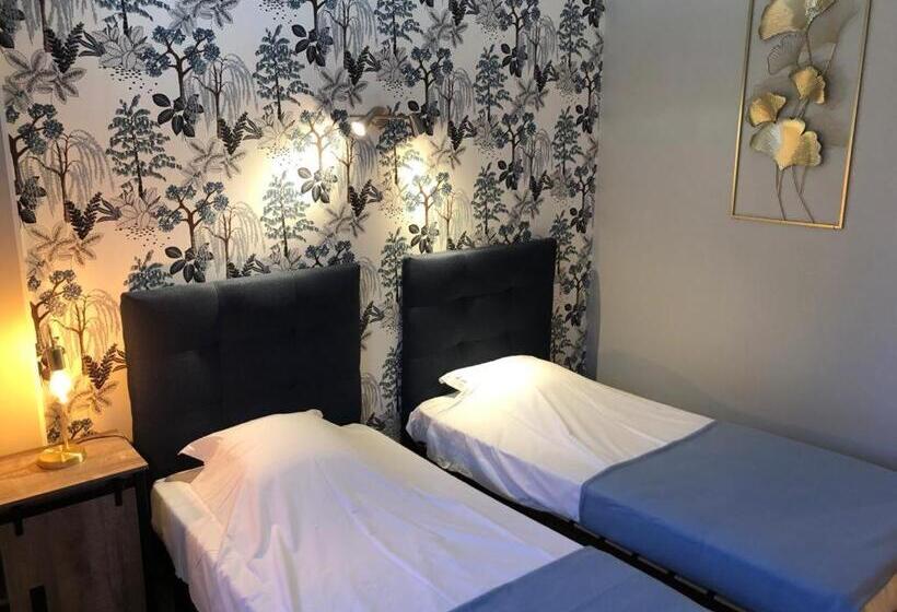 标准三人间, Les Rocailles