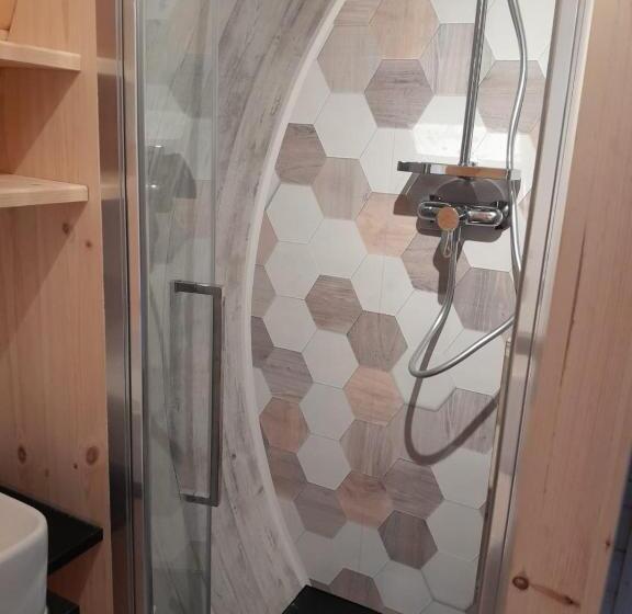 小室, Les Rocailles