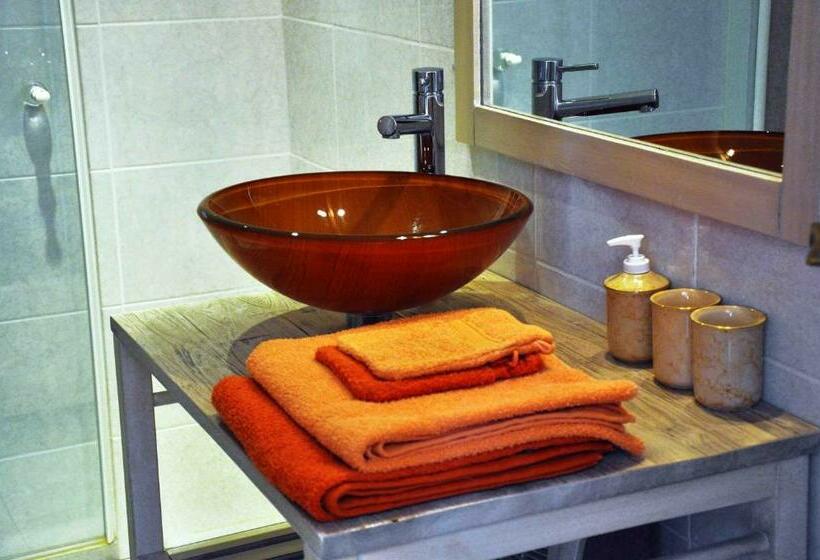 오두막, L Adourable Auberge