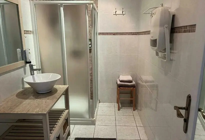 Standard-huone Allasnäkymä, L Adourable Auberge