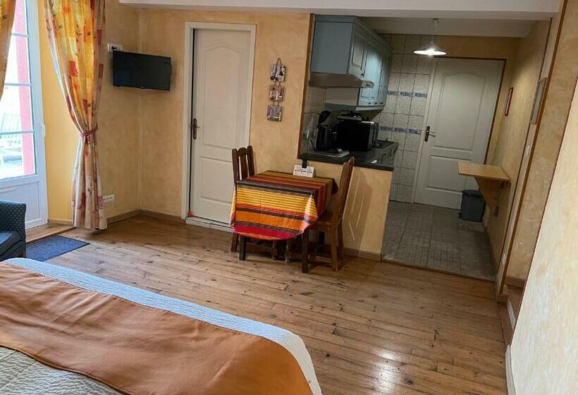 오두막, L Adourable Auberge