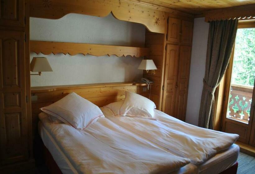 חדר משפחתי, Oustalet