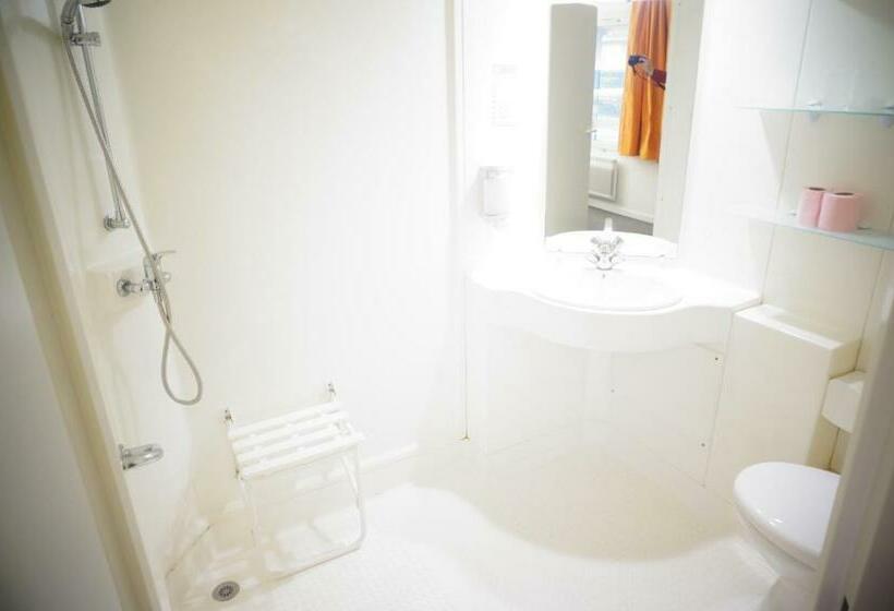 غرفة قياسية لذوى الاحتياجات الخاصة, Quick Palace Anglet