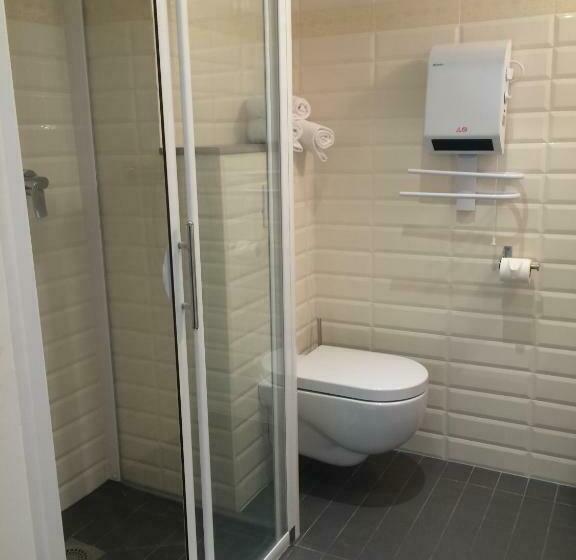 اتاق استاندارد سه نفره, Restaurant Edmond's