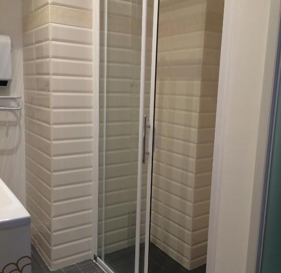 اتاق استاندارد, Restaurant Edmond's