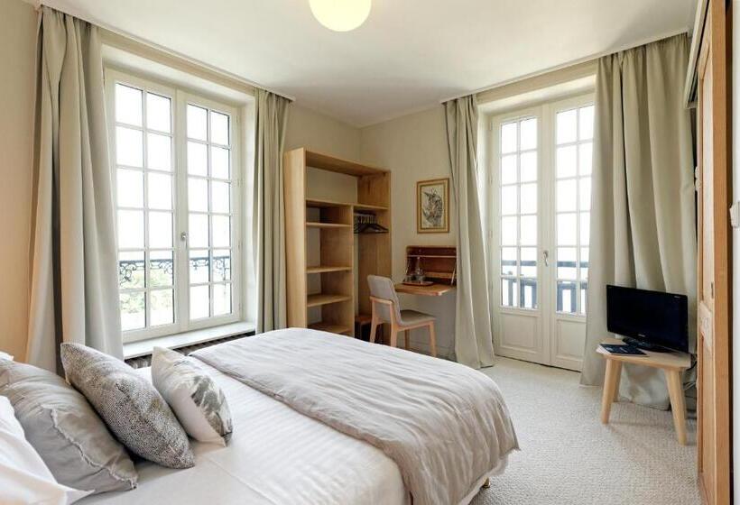 غرفة قياسية مطلّة علي البحر, Ty Mad