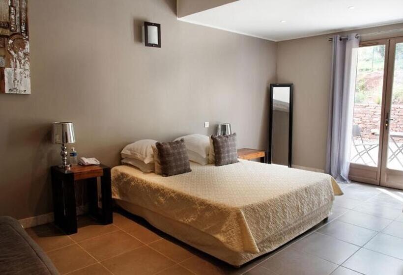 סוויטה, L Hotellerie Kouros