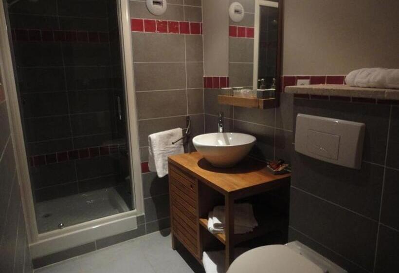 غرفة قياسية, L Hotellerie Kouros