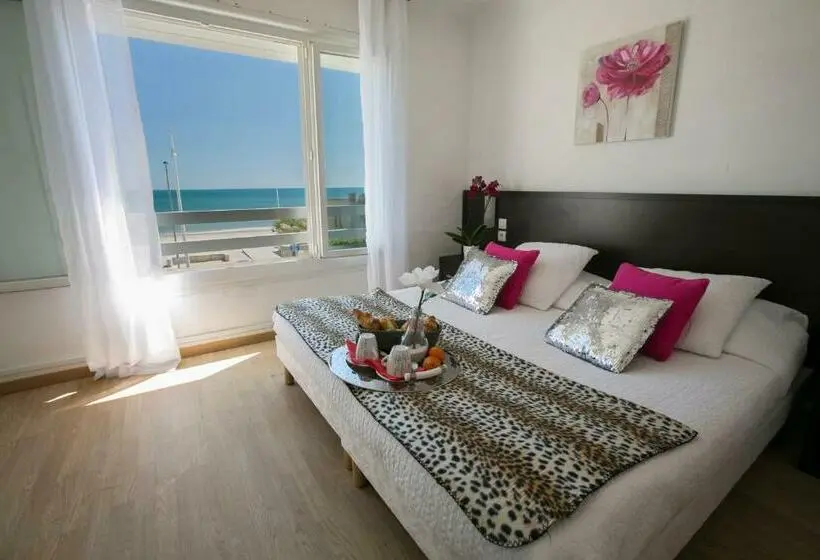 オーシャンビュースーペリアールーム, Le Grand Large Bord De Mer Hotel & Appartements