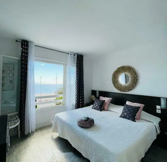 オーシャンビュースーペリアールーム, Le Grand Large Bord De Mer Hotel & Appartements