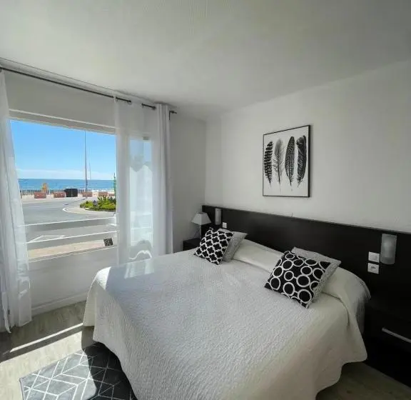 オーシャンビュースタンダードルーム, Le Grand Large Bord De Mer Hotel & Appartements