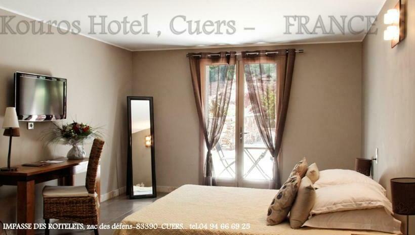 غرفة قياسية, L Hotellerie Kouros