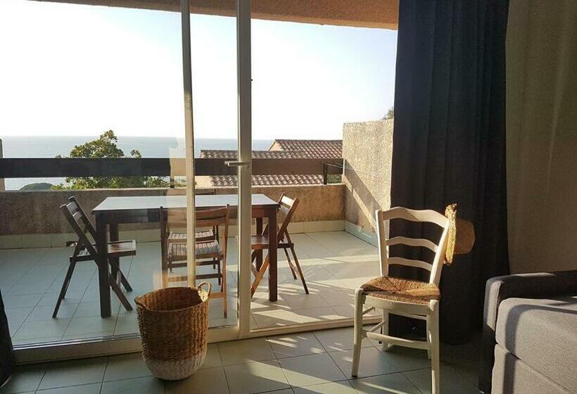 استودیوی استاندارد, Résidence Costa D'oru