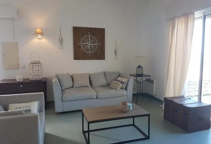 سوییت, Résidence Costa D'oru