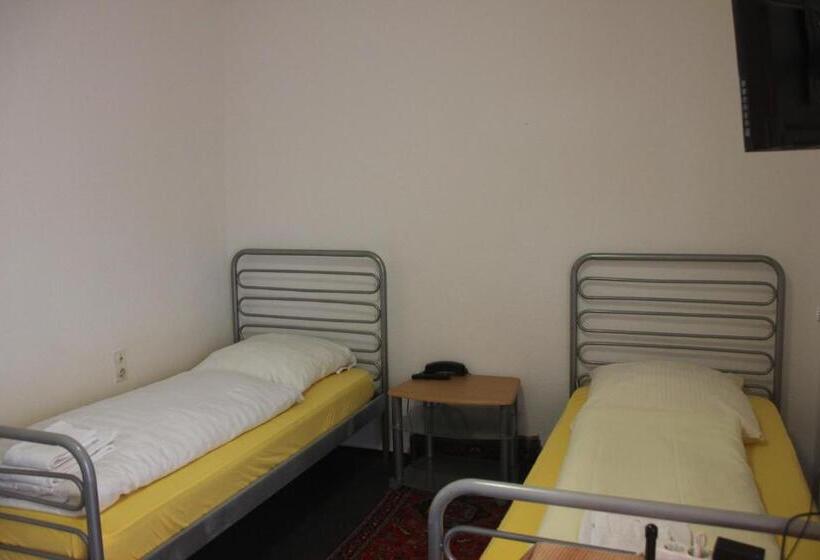 اتاق استاندارد با سرویس بهداشتی مشترک, Airport Hotel Zum Taubengrund