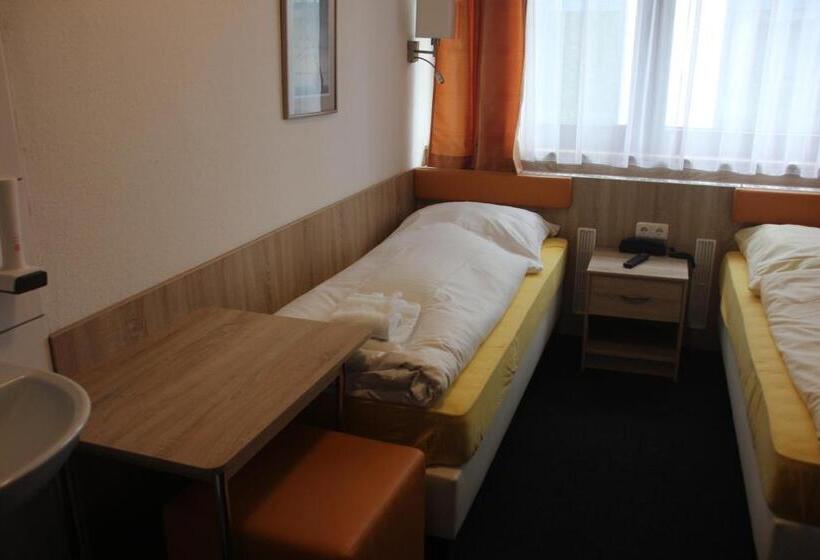 اتاق استاندارد با سرویس بهداشتی مشترک, Airport Hotel Zum Taubengrund