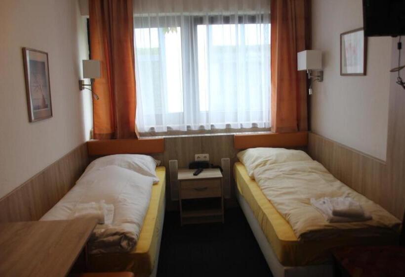 اتاق استاندارد با سرویس بهداشتی مشترک, Airport Hotel Zum Taubengrund