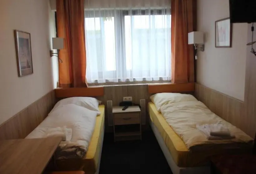 اتاق استاندارد با سرویس بهداشتی مشترک, Airport Hotel Zum Taubengrund