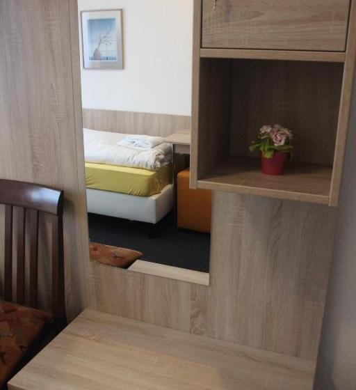 اتاق استاندارد با سرویس بهداشتی مشترک, Airport Hotel Zum Taubengrund