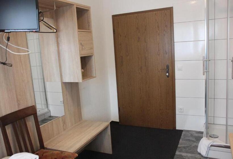 اتاق استاندارد با سرویس بهداشتی مشترک, Airport Hotel Zum Taubengrund