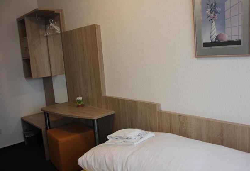 اتاق استاندارد با سرویس بهداشتی مشترک, Airport Hotel Zum Taubengrund