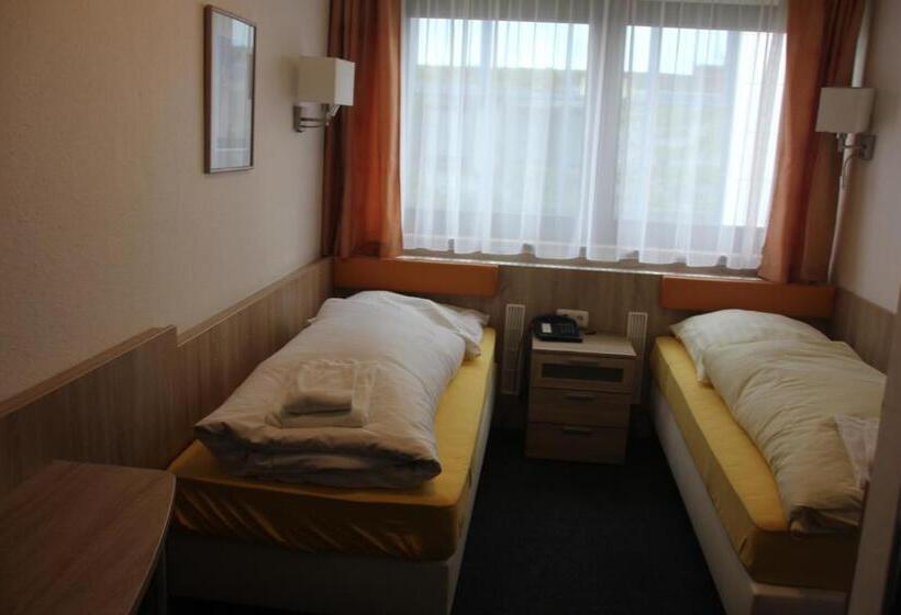 اتاق استاندارد با سرویس بهداشتی مشترک, Airport Hotel Zum Taubengrund