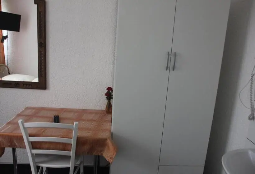 اتاق استاندارد یک تخته با سرویس بهداشتی مشترک, Airport Hotel Zum Taubengrund