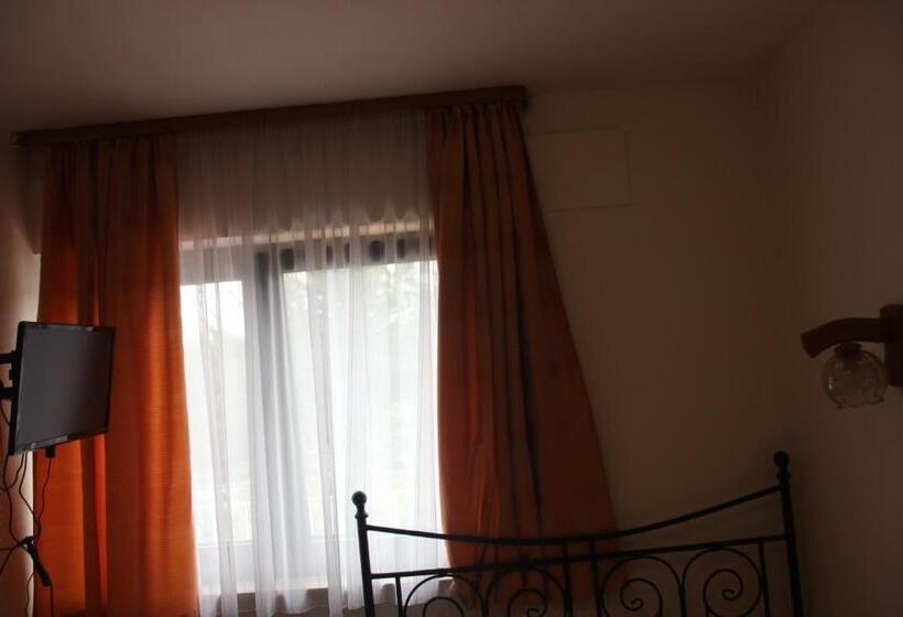 اتاق استاندارد یک تخته با سرویس بهداشتی مشترک, Airport Hotel Zum Taubengrund