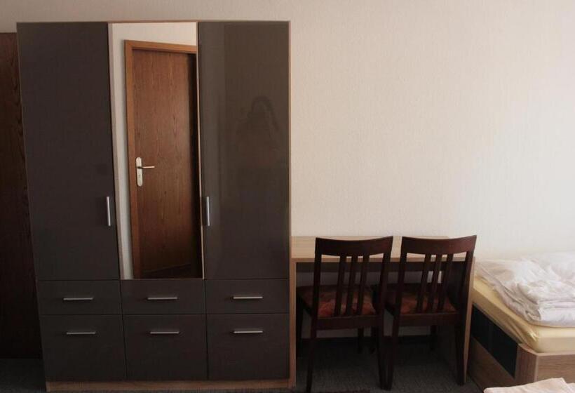 اتاق استاندارد سه نفره, Airport Hotel Zum Taubengrund