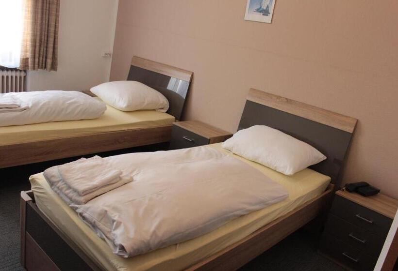 اتاق استاندارد سه نفره, Airport Hotel Zum Taubengrund