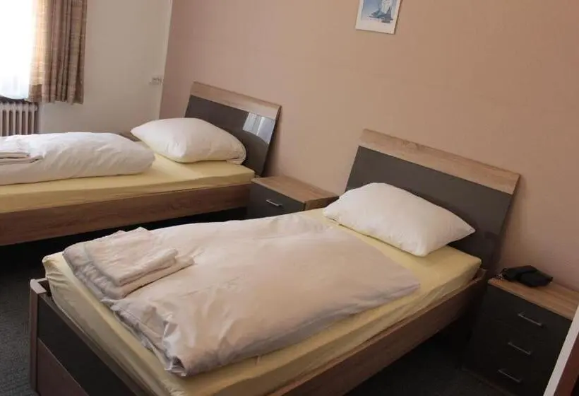 اتاق استاندارد سه نفره, Airport Hotel Zum Taubengrund