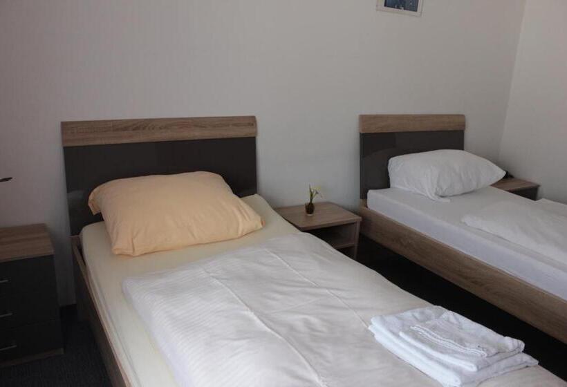 スタンダードトリプルルーム, Airport Hotel Zum Taubengrund