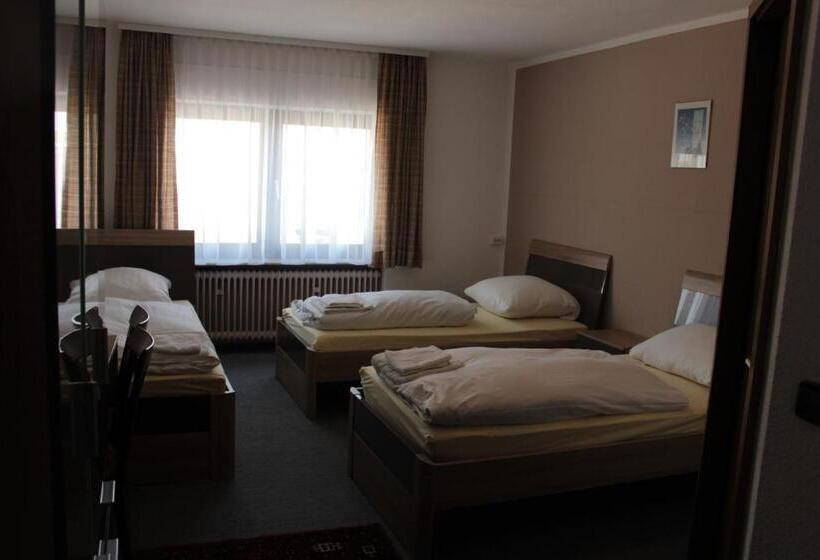 اتاق استاندارد سه نفره, Airport Hotel Zum Taubengrund