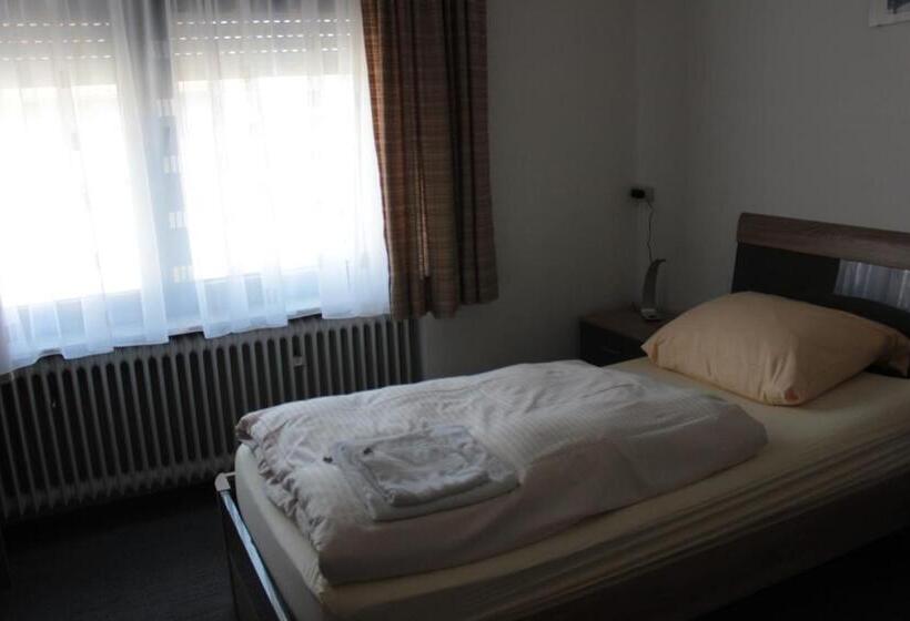 スタンダードトリプルルーム, Airport Hotel Zum Taubengrund